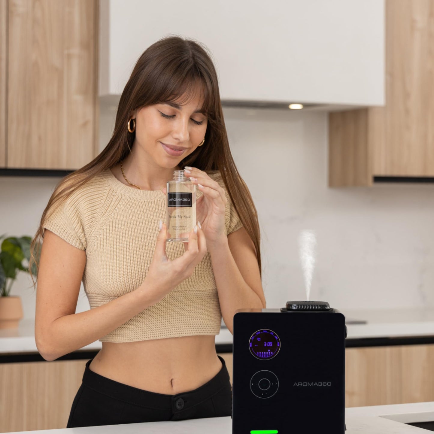 Aroma360 London Calling Oil Blend - Luxury Diffuser Oil, White Tea, Cedarwood & Soku Lime, 6.7 oz