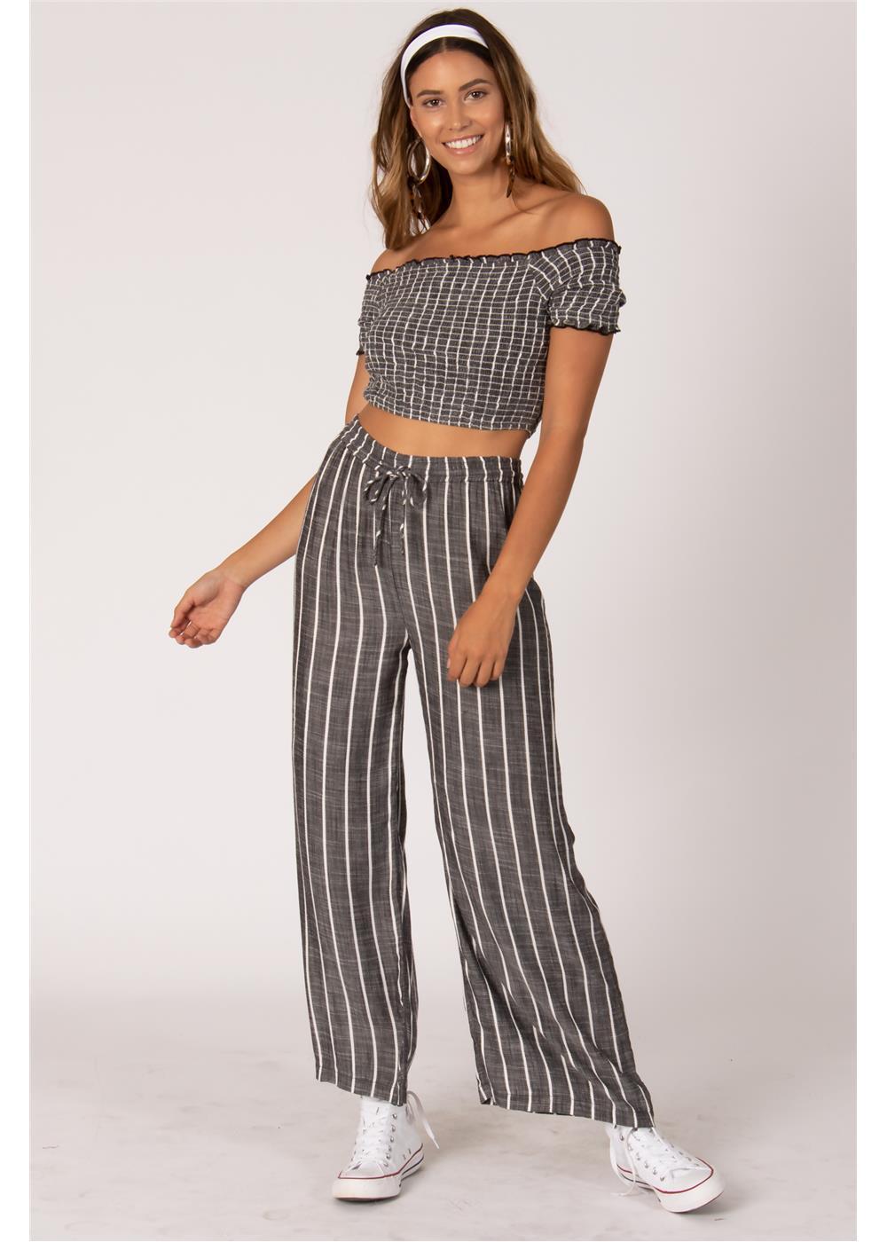 Sisstrevolution  - Smocked up woven top