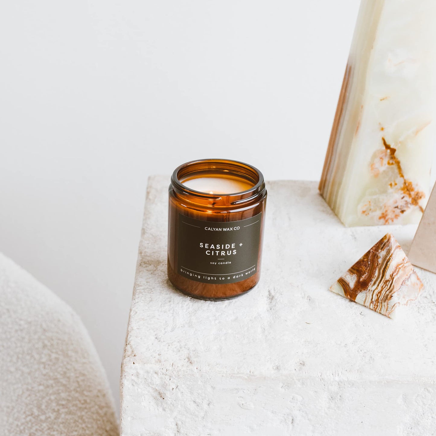 Calyan Wax Co. Seaside & Citrus Candle – 57-Hour Non-Toxic Soy, Amber Jar 7.2oz