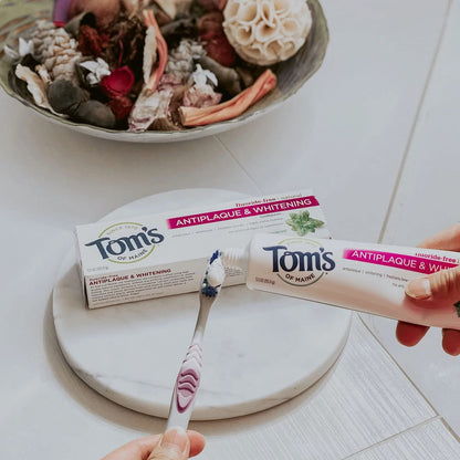 Tom's of Maine Fluoride-Free Antiplaque & Whitening Toothpaste – Peppermint, 5.5 oz, 4 pk